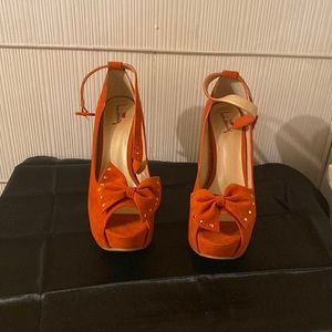 ORANGE PUMPS